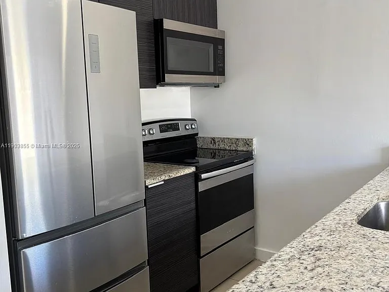 423 E 27th St #101 — Photo 3