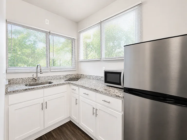 1405 Moore St #7 — Photo 2