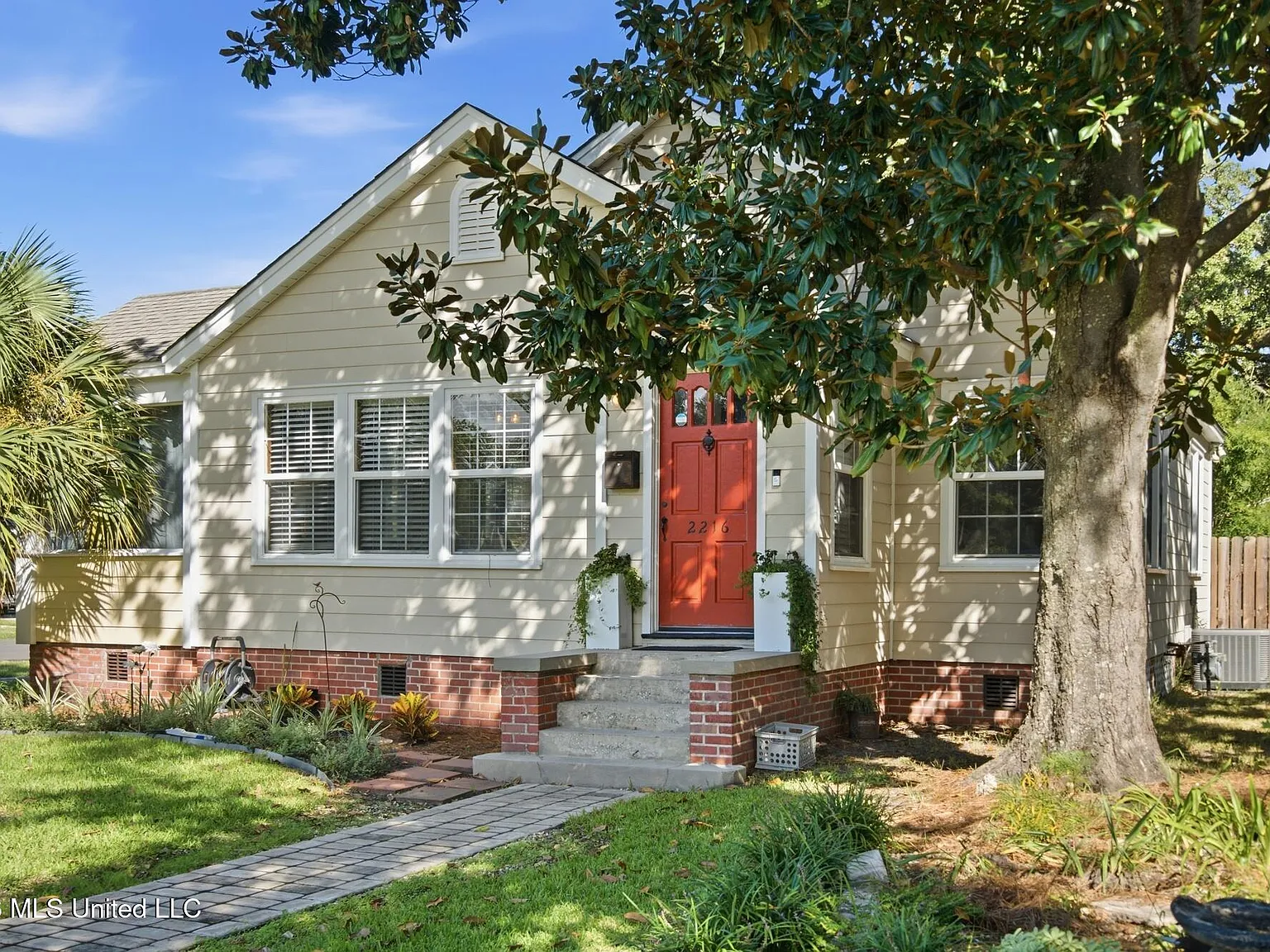 2 bed, 1.5 bath, 1237 sqft, $2,850 — Photo 2