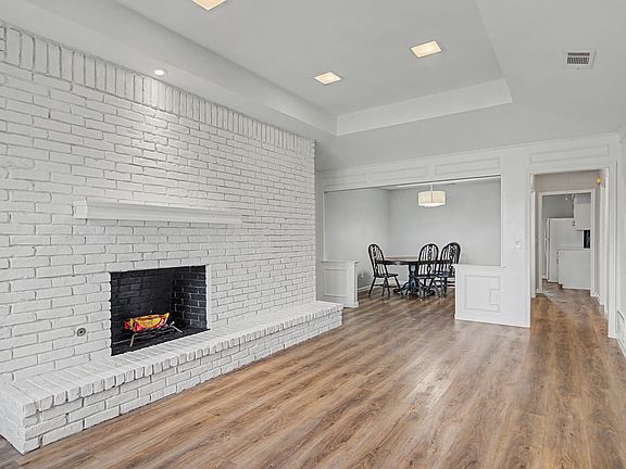 3rd image of 2126 Teakwood Ln