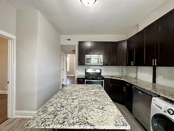 5th image of 909 N Leavitt St APT 3R