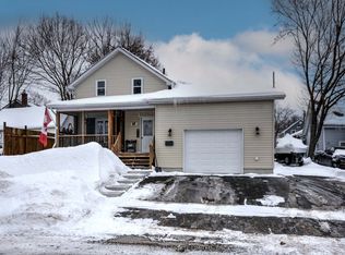 85 Elm St, Gananoque, ON K7G 2S8