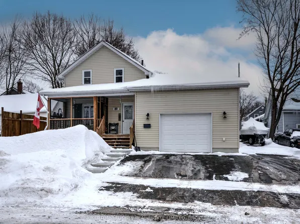 85 Elm St, Gananoque, ON K7G 2S8