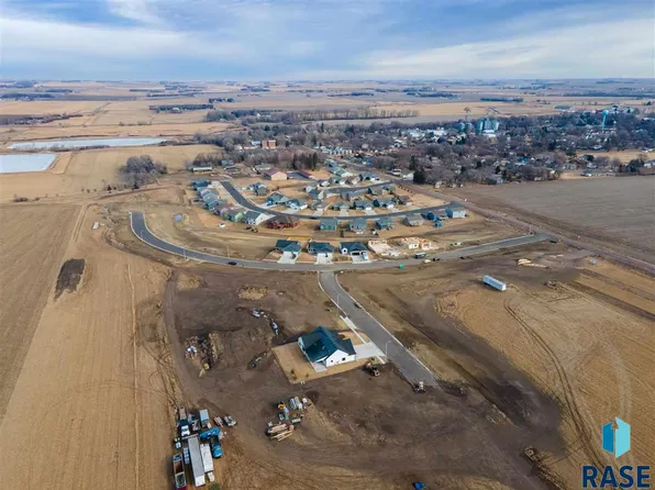 903 Sundance St, Valley Springs, SD 57068