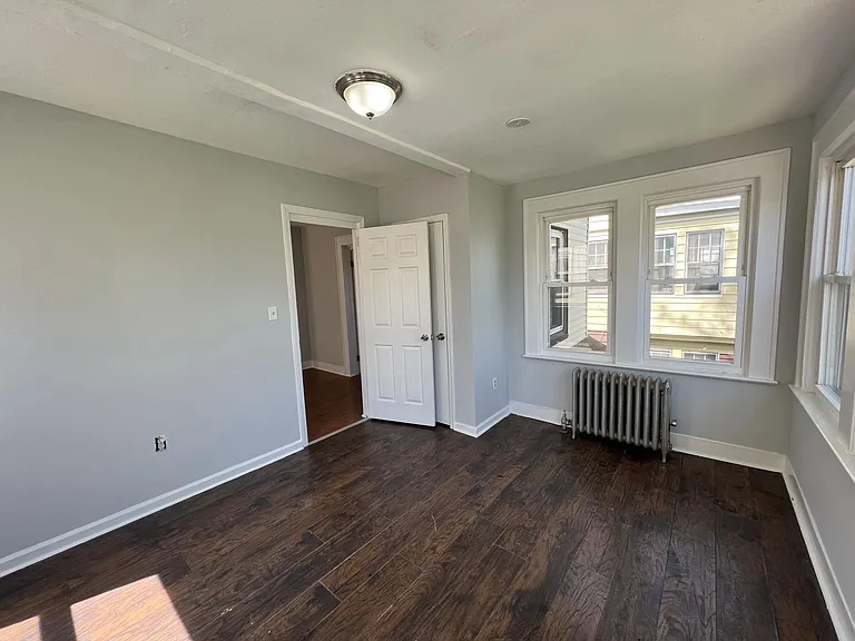 229 Alexander St #2 — Photo 9