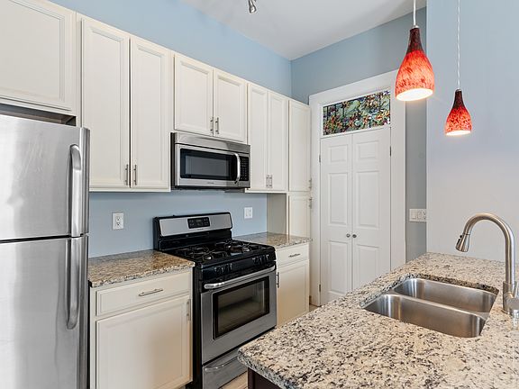 3rd image of 25 Saint Johns Pl #2