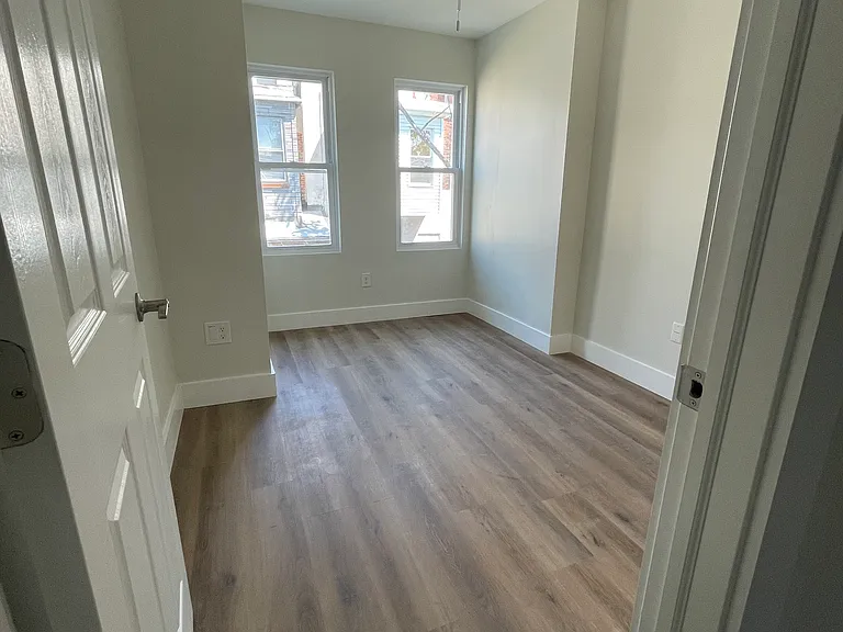 4245 Pennsgrove St — Photo 24