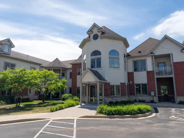 17490 Crest Hill DRIVE #10, Brookfield, WI 53045
