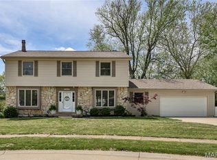 1825 Orchard Hill Dr, Chesterfield, MO