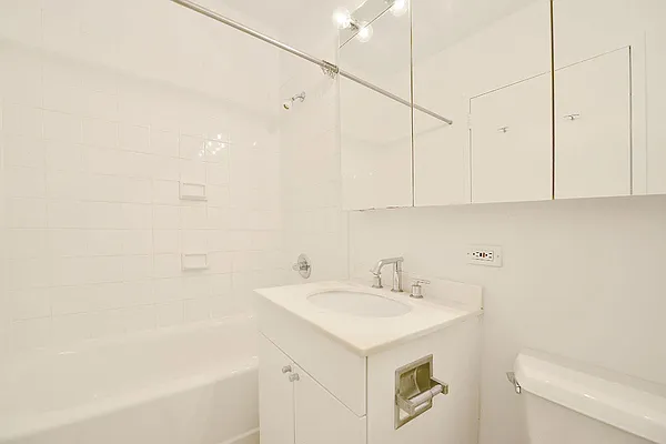 Rented by NY Living Solutions | media 19