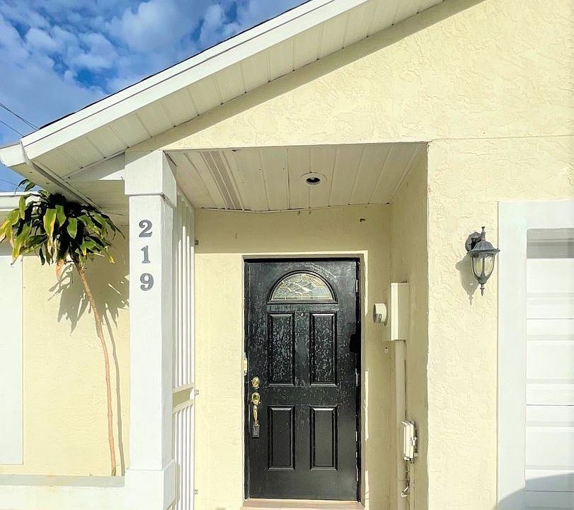 1st image of 219 Plumage Ln