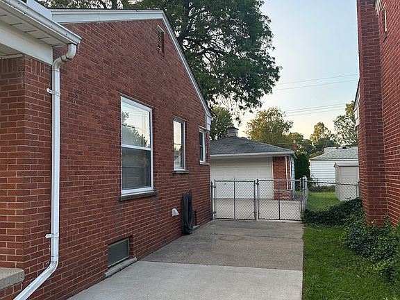 2nd image of 28428 Cleveland St