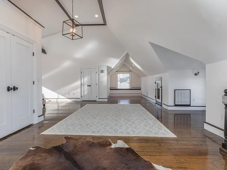27 Howland St #2 — Photo 14