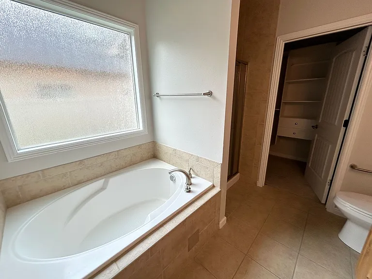 562 N Paddington Pl — Photo 15