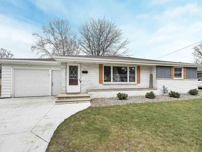 1242 LOCH DRIVE, Green Bay, WI, 54304