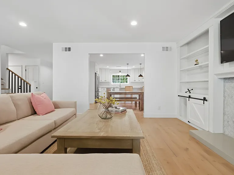 Martha St — Photo 6