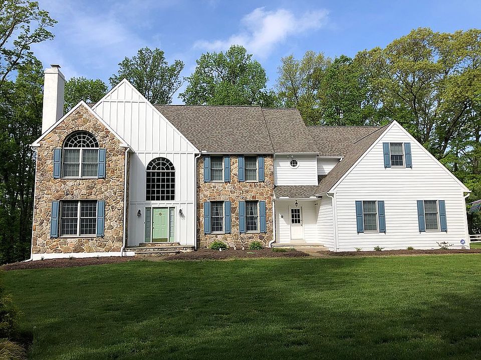 2nd image of 350 Curwyn Ln
