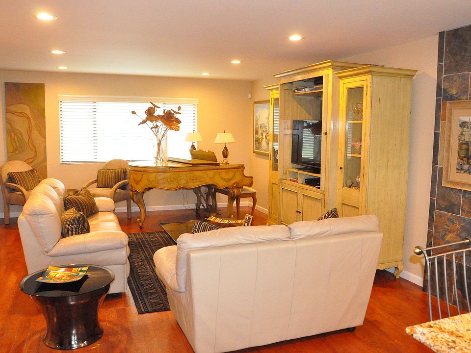 Spacious living room