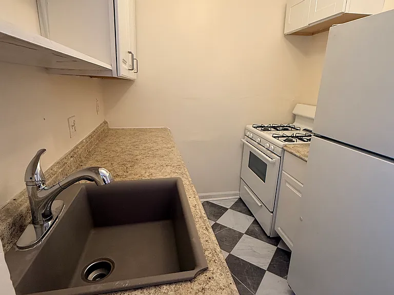 503 E 23rd St #2 — Photo 8