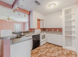 600 NE 11th St, Grand Prairie, TX 75050