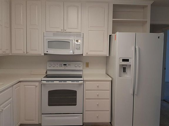 4th image of 23B River Oaks Trce