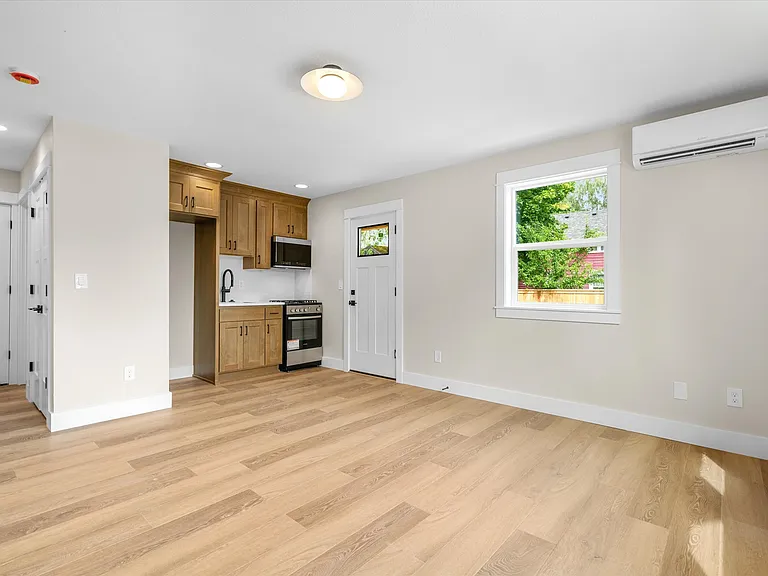 349 SE Walnut St — Photo 36