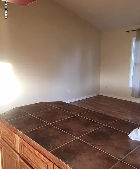 1062 Birchwood Ln — Photo 3