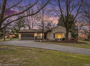 3915 N Latson Rd, Howell, MI 48855