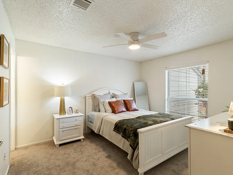 Bedroom - Queen Bed