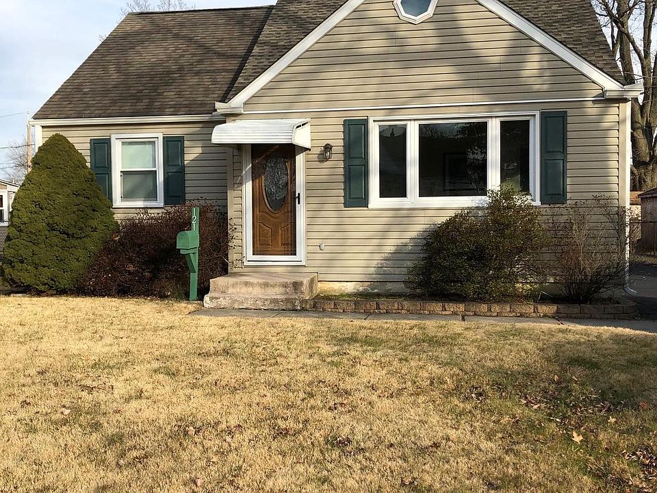 1st image of 121 School House Ln