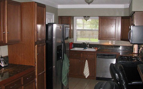 2nd image of 207 Mimosa St