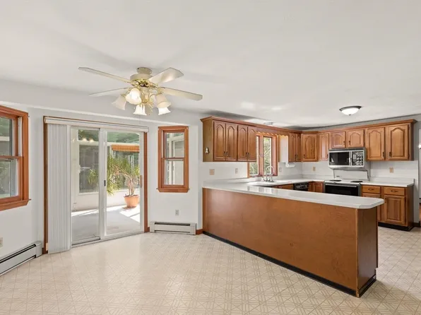 96 Burt St, Norton, MA 02766