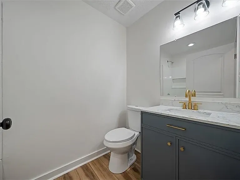 5 bed, 1730 sqft, $2,500 — Photo 3