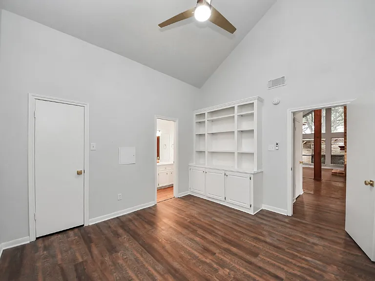 1023 Oyster Bay Dr — Photo 13