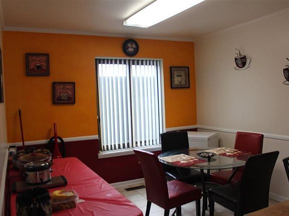 4th image of 2638 Traver Blvd