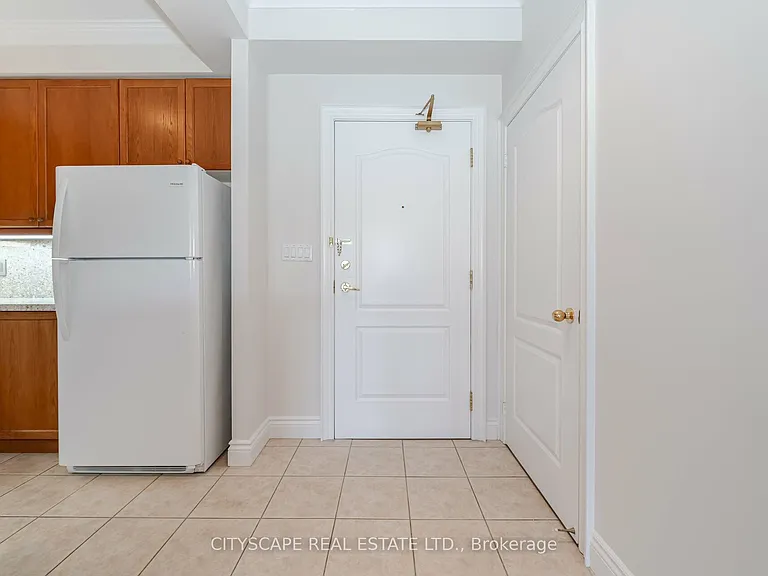 3351 Cawthra Rd #321 — Photo 7