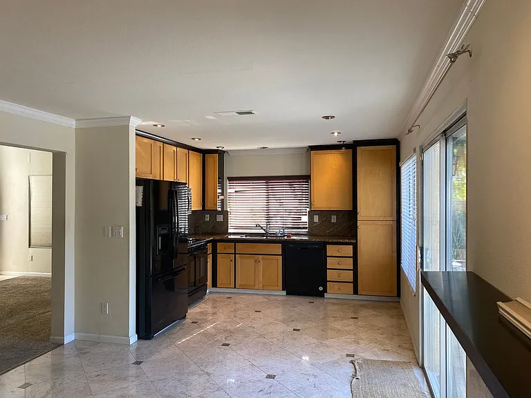 1810 Gardenia Ct — Photo 4