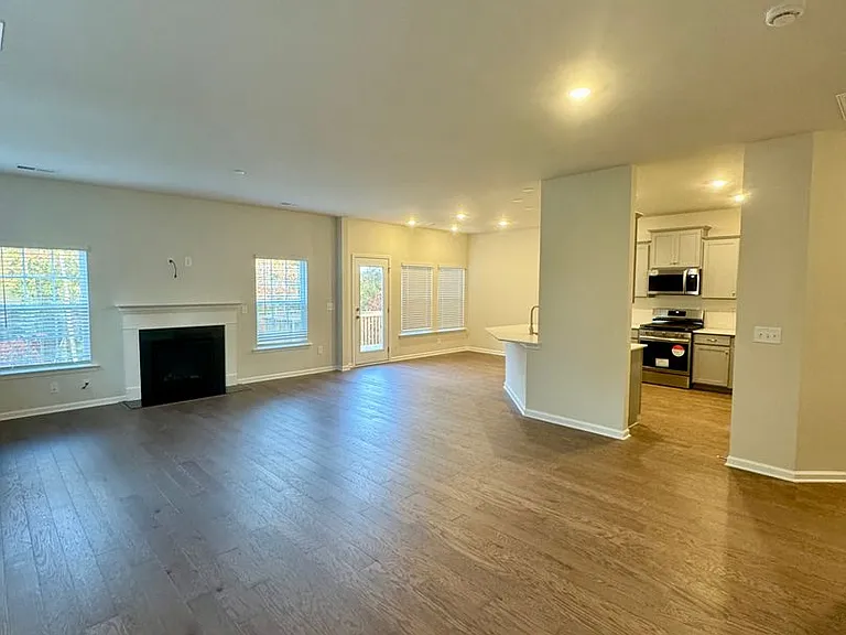 18227 Stark Way — Photo 5