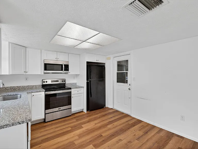 8626 Robilina Rd — Photo 22