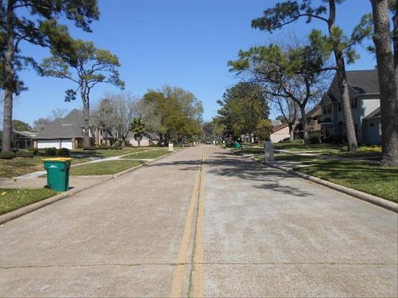 3rd image of 2419 Green Tee Dr