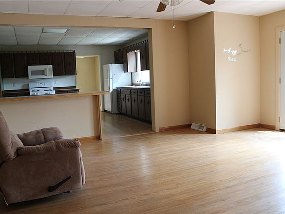 2nd image of 390 2nd St