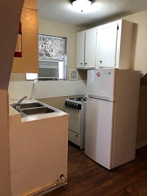 2nd image of 4610 Schroeder St #4