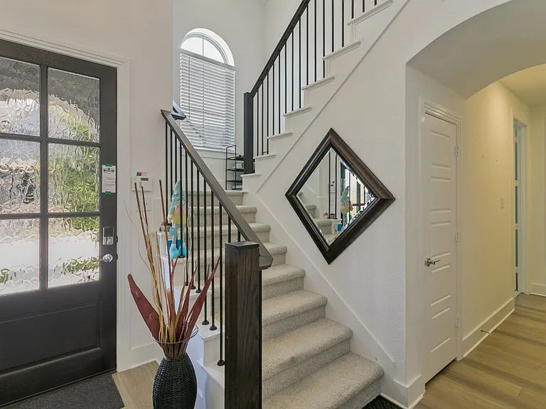 1212 Carnation Dr — Photo 3
