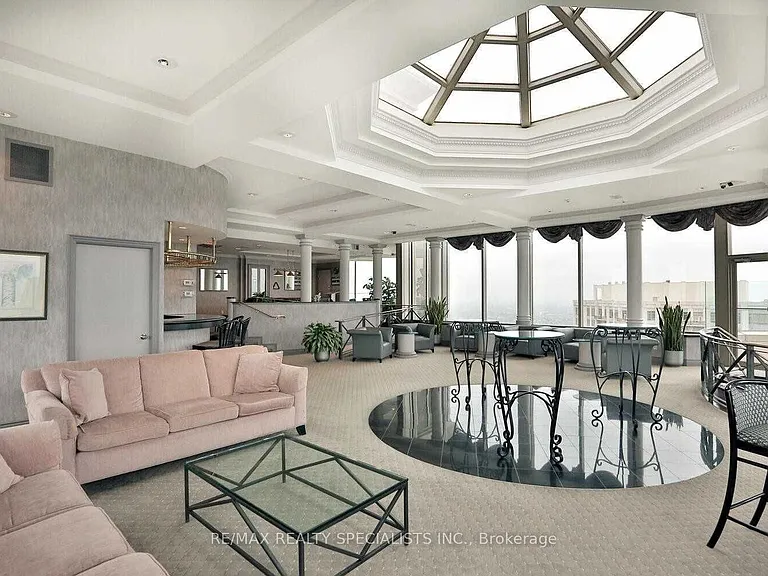 45 Kingsbridge Garden Cir #601 — Photo 20