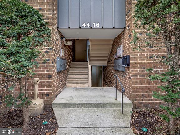 3rd image of 4416 Island Pl APT 302