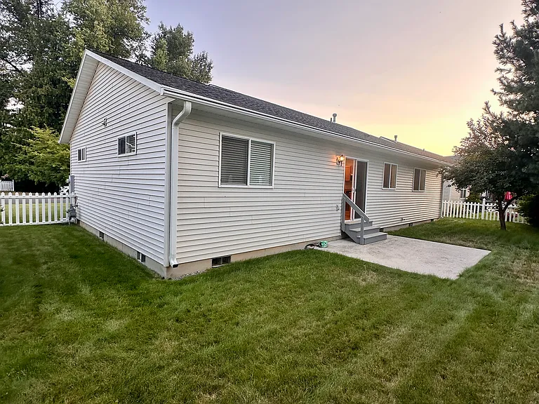 414 Louis Ln — Photo 3