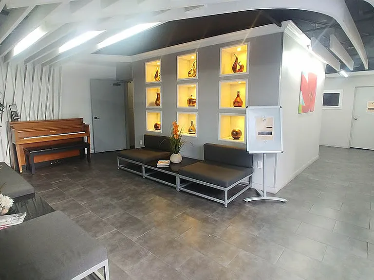 Villa De Adel Apts — Photo 9