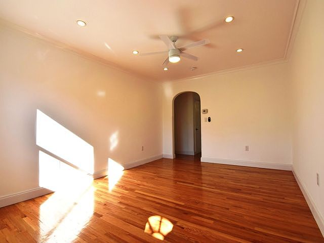 1st image of 555 Davis Ave
