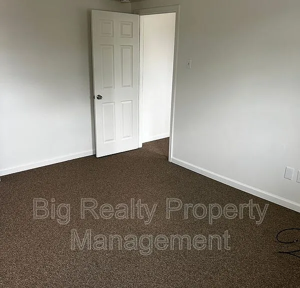 29 N Main St #4A — Photo 4