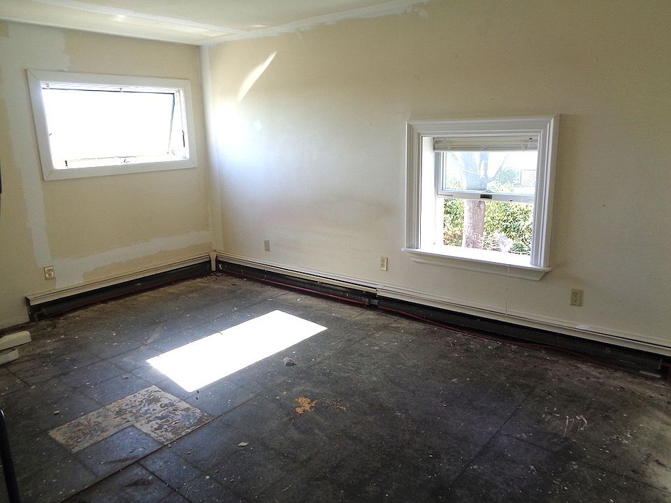 2nd image of 16 Clearview Ave Unit B